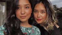 <p>Untuk Bunda ketahui, Salma dan Salwa merupakan putri kembar dari pernikahan Titi DJ bersama Bucek Depp. Keduanya mewarisi paras rupawan dari orang tuanya, nih. (Foto: Instagram @salmaache @awethanks @ti2dj)</p>