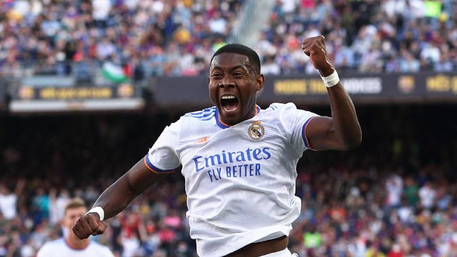 Bek Real Madrid David Alaba mendapat pelecehan rasial setelah memilih Lionel Messi ketimbang rekan satu timnya Karim Benzema dalam pemilihan The Best FIFA 2022.