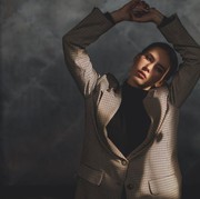 Stylish dan Mudah Dipadukan, Bukti Skin Tone Outfit Jadi Tren yang Harus Kamu Coba