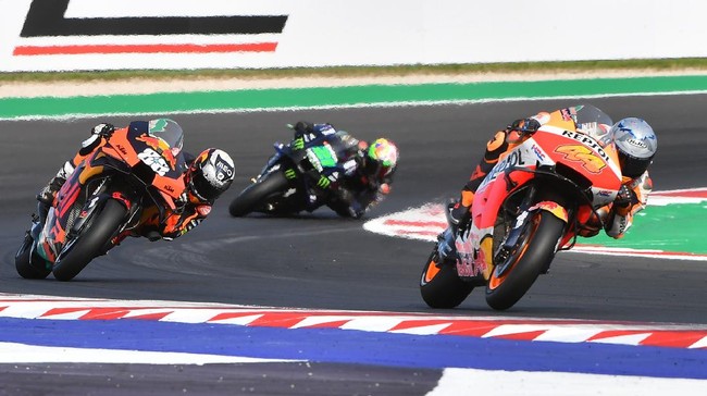 Pol Espargaro jadi pembalap tercepat di sesi latihan bebas pertama (FP1) MotoGP Mandalika sedangkan Marc Marquez ada di posisi ketiga.
