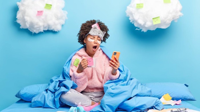 5 Zodiak yang Paling No Live, Hobinya Diam Saja di Rumah