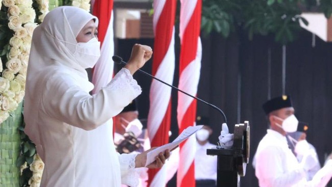 Gubernur Jatim Khofifah Parawansa berharap, para santri dapat menggugah semangat kewirausahaan masing-masing dan menjadi pionir penggerak pertumbuhan ekonomi.
