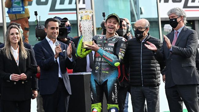 MotoGP Emilia Romagna: Finis ke-10, Rossi Dirayakan Bak Juara