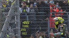 FOTO: Perpisahan Rossi di Misano yang Bikin Merinding
