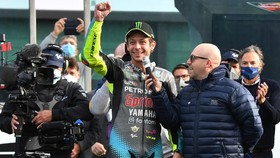 img-title Victoria, Calon Nama Anak Valentino Rossi