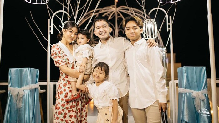 Sumber Cuan Keluarga Ruben Onsu dan Sarwendah, Geluti Banyak Bisnis Sampai Punya Media Sendiri