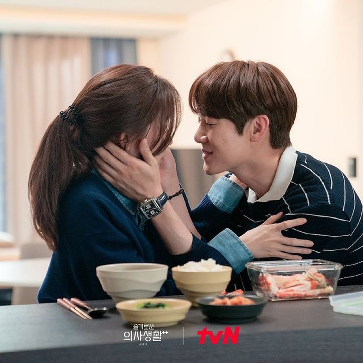 Yoo Yeon Seok dan Shin Hyun Been terciduk kondangan bareng&comma; momen romantis mereka di Hospital Playlist kembali disorot&period; Yuk intip&excl;