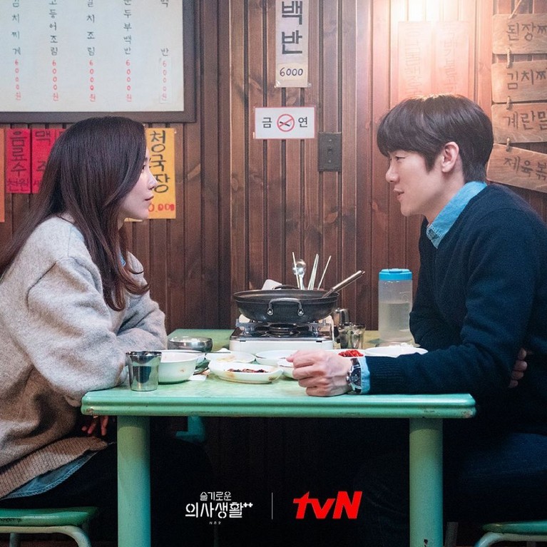7 Momen Romantis Yoo Yeon Seok & Shin Hyun Been di Hospital Playlist Disorot Yoo Yeon Seok dan Shin Hyun Been terciduk kondangan bareng, momen romantis mereka di Hospital Playlist kembali disorot. Yuk intip!