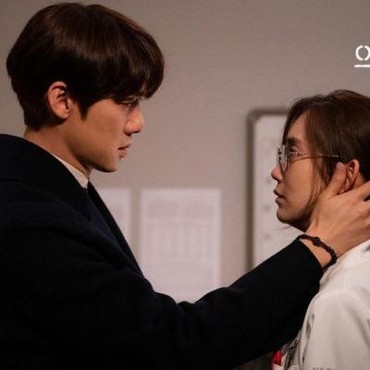 Reaksi Winter Garden Couple Digoda Sering Ciuman di 'Hospital Playlist'