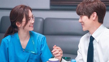 img-title 4 Fakta Perjalanan Cinta Winter Garden Couple Drakor 'Hospital Playlist'
