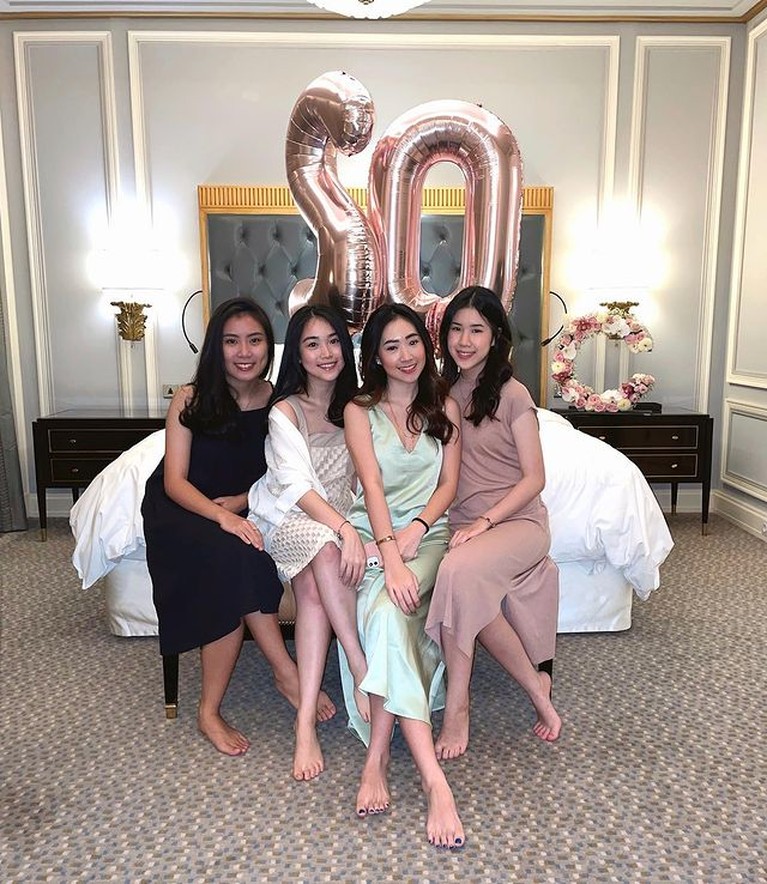 7 Potret Private Party Putri Femmy Permatasari di Hotel Mewah Putri sulung Femmy Permasari Richita Permata Jaya atau akrab disapa Cinta ulang tahun ke 20 dirayakan di hotel berbintang. Yuk intip!