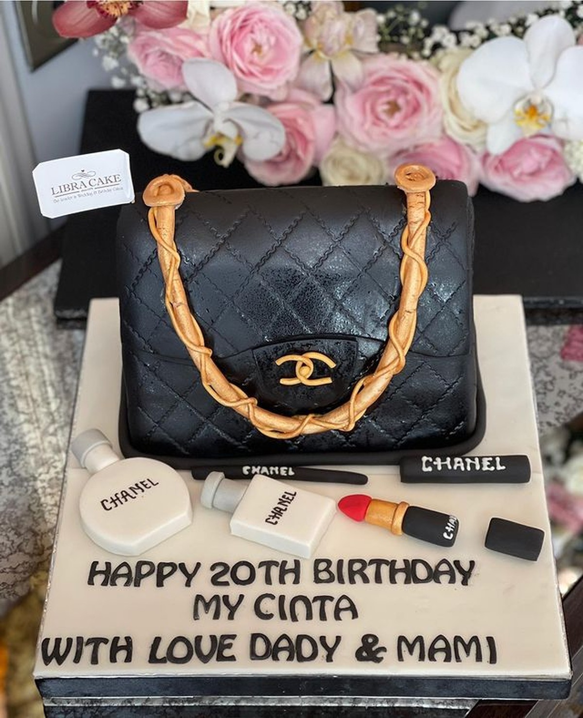 Putri sulung Femmy Permasari Richita Permata Jaya atau akrab disapa Cinta ulang tahun ke 20 dirayakan di hotel berbintang&period; Yuk intip&excl;