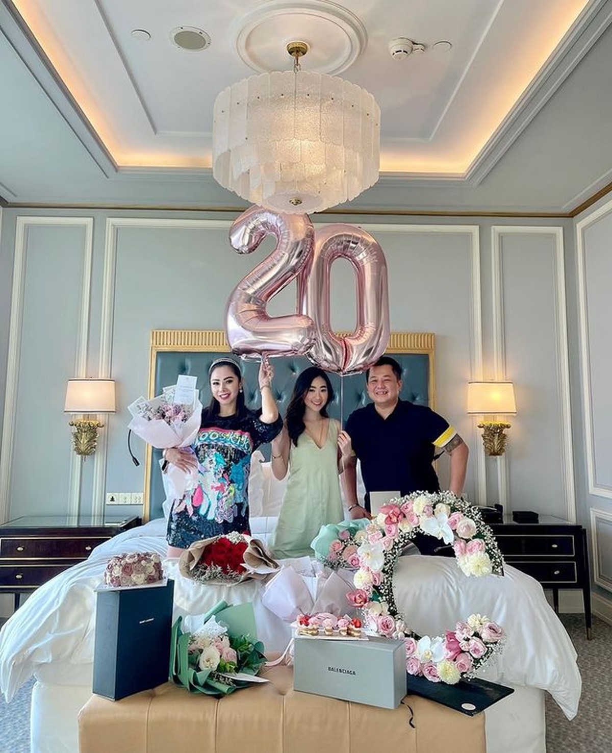 Putri sulung Femmy Permasari Richita Permata Jaya atau akrab disapa Cinta ulang tahun ke 20 dirayakan di hotel berbintang&period; Yuk intip&excl;