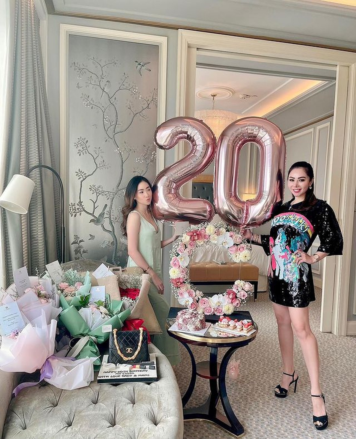 Putri sulung Femmy Permasari Richita Permata Jaya atau akrab disapa Cinta ulang tahun ke 20 dirayakan di hotel berbintang&period; Yuk intip&excl;