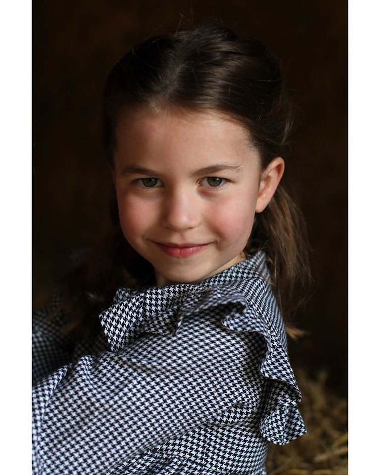 7 Potret Putri Charlotte Anak Terkaya di Dunia dengan Harta Rp70 T Anak dari pasangan Pangeran William dan Kate Middleton, Putri Charlotte dinobatkan sebagai anak terkaya di dunia tahun 2021. Yuk intip!