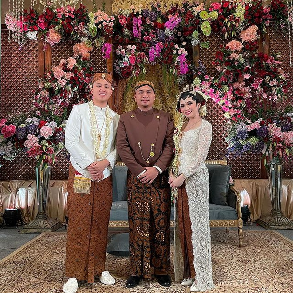 Lama tak terlihat&comma; Ashilla Zee Eks Blink datang membawa kabar bahagia pernikahannya dengan sang kekasih&period; Yuk intip potretnya&excl;