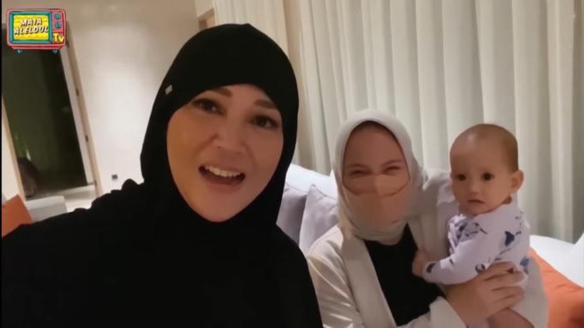 Baru-baru ini Maia Estianty bikin heboh karena diam-diam memiliki cucu&period; Yuk kita intip momennya&excl;