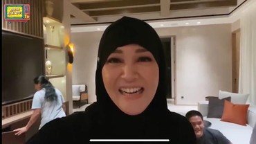 img-title Maia Estianty Minta Ketiga Anak Doakan Mulan Jameela saat Umrah