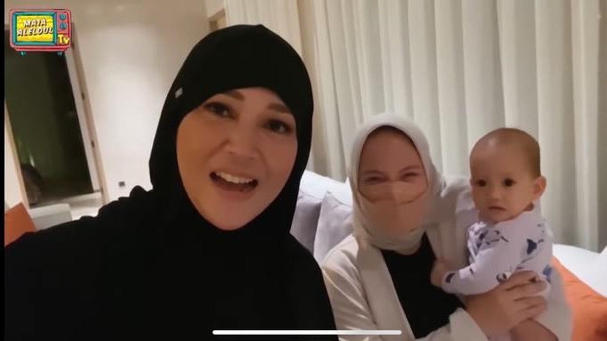 Baru-baru ini Maia Estianty bikin heboh karena diam-diam memiliki cucu&period; Yuk kita intip momennya&excl;