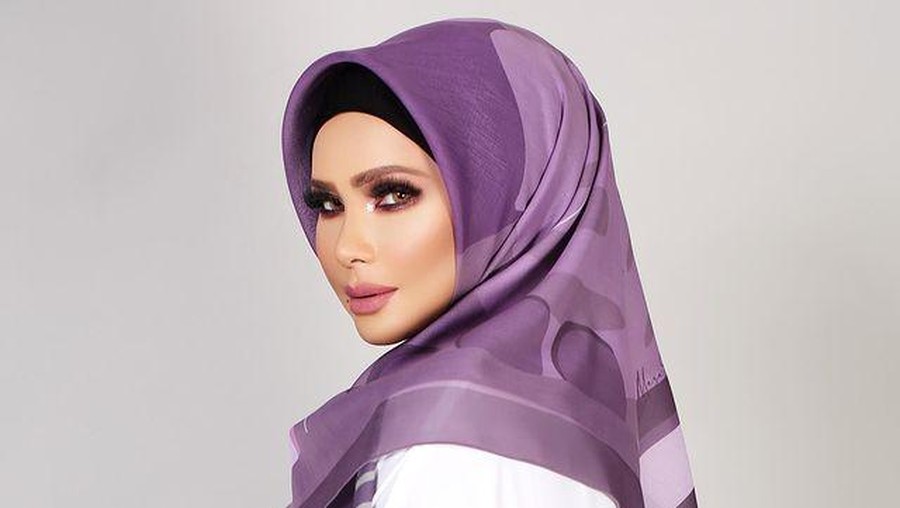 Media sosial dihebohkan oleh pernikahan seorang nenek cantik awet muda dengan berondong lebih muda 13 tahun. Yuk intip!