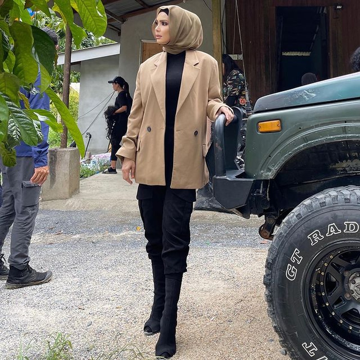 Media sosial dihebohkan oleh pernikahan seorang nenek cantik awet muda dengan berondong lebih muda 13 tahun&period; Yuk intip&excl;