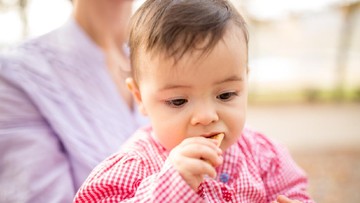 TEKSTUR MAKANAN JUGA BISA LATIH KEMAMPUAN BICARA ANAK