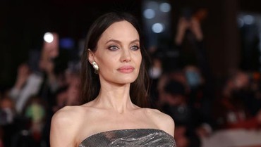 img-title Angelina Jolie Ingin Lindungi Hak Asasi Warga Ukraina
