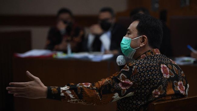 Terkait kasus suap, Eks Wakil Ketua DPR Azis Syamsuddin berdalih cuma meminjamkan uang Rp200 juta kepada eks penyidik KPK Stepenus Robin Pattuju.