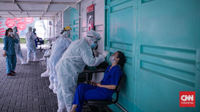 Kemenkes menyatakan tes PCR diwajibkan agar setiap penumpang pesawat benar-benar negatif dan mencegah potensi penularan virus corona (Covid-19).