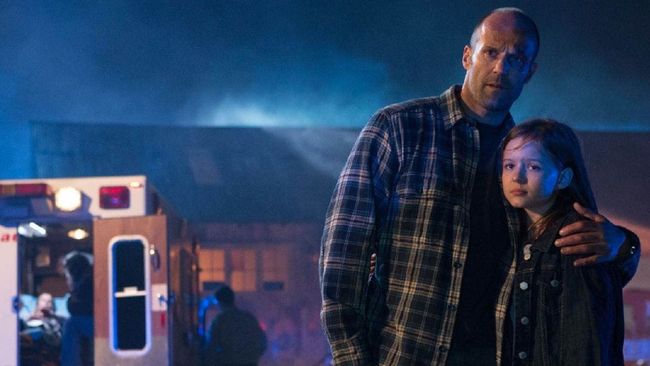Sinopsis Homefront di Bioskop Trans TV malam ini mengisahkan masalah kehidupan seorang ayah (Jason Statham) bersama anaknya di kota kecil.