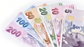 Lira Turki 'Ugal-ugalan' Karena Kebijakan Coba-coba Erdogan