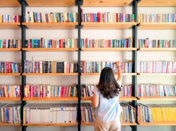 9 Library Cafe di Jogja Kekinian yang Tenang-Nyaman, Cocok untuk Book Hopping