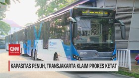 VIDEO: Kapasitas Penuh, Transjakarta Klaim Prokes Ketat