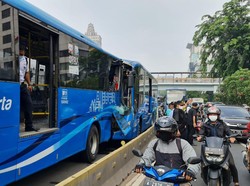 2 Orang Tewas dalam Tabrakan TransJakarta di Cawang