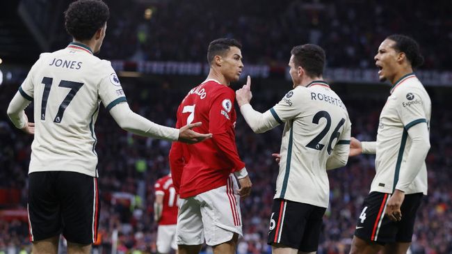 Man Utd lose, Ronaldo storms and kicks Liverpool players