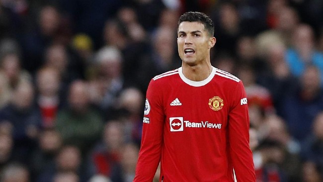 Ole Gunnar Solskjaer disarankan berani mencadangkan Cristiano Ronaldo demi menghindari pemecatan di Manchester United.