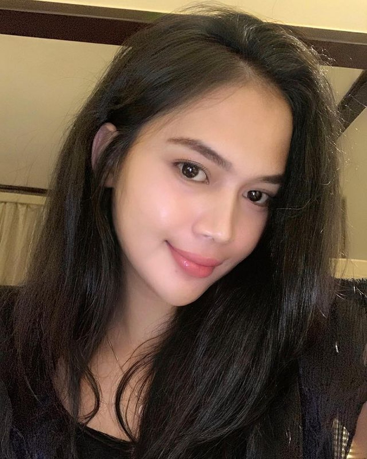 Ngaku Transgender&comma; Intip 7 Potret Cantik Dinda Syarif Tanpa Oplas