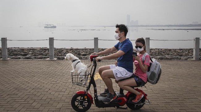Polrestabes Makassar melarang penjualan dan penggunaan sepeda listrik bertenaga baterai. Ada hukuman yang diatur dalam UU No. 22 tahun 2009.