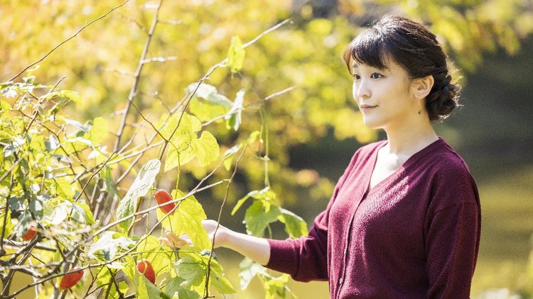In this photo provided Saturday, Oct, 23, 2021, by the Imperial Household Agency of Japan, Japan's Princess Mako, left, the eldest daughter of Crown Prince Akishino and Crown Princess Kiko, strolls with her younger sister Princess Kako, at the garden of their Akasaka imperial property residence in Tokyo, Japan on Oct. 6, 2021, ahead of her 30th birthday on Oct. 23, 2021 and her marriage on Oct. 26, 2021.(The Imperial Household Agency of Japan via AP)