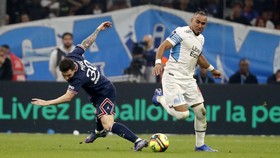 Marseille vs PSG: Messi Dikerjai Hingga Jatuh Bangun