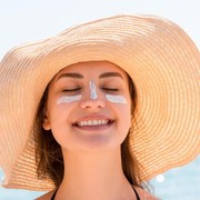 Dari Spray hingga Stick, Cek 3 Jenis Sunscreen dari Brand Lokal Somethinc Ini, Yuk!