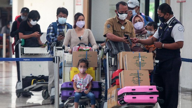 Jumlah penumpang pesawat di Bandara Juanda Surabaya diproyeksi melonjak 200 persen.