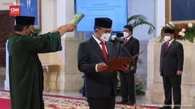 VIDEO: Jokowi Lantik Ivan Yustiavandana Sebagai Kepala PPATK