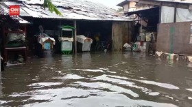 VIDEO: Hujan 30 Menit, Warga Kebon Jeruk Kebanjiran