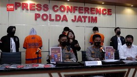 VIDEO: Polda Jatim Gerebek Kantor Pinjol Ilegal di Surabaya