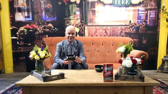 Bintang Friends mengungkapkan duka atas kepergian James Michael Tyler. Pemeran Gunther  itu meninggal dunia di rumahnya, Los Angeles, pada Minggu (24/10).