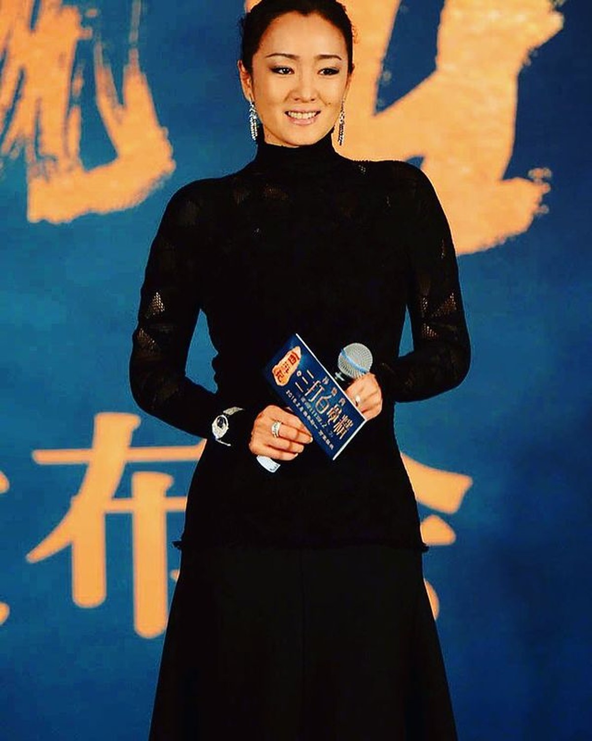 Artis China&comma; Gong Li sedang ramai jadi perbincangan karena melepas kewarganegaraan Singapura dan masuk daftar hitam&period; Yuk intip fotonya&excl;