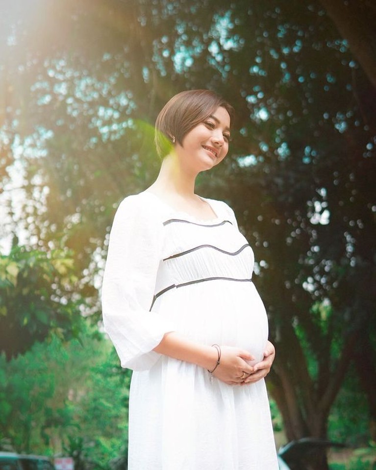 Potret Glenca Chysara Pamer Baby Bump Tuai Pujian