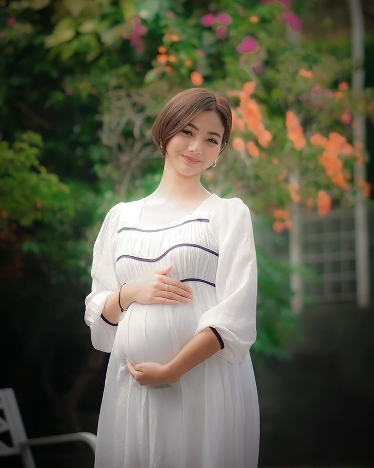 Potret Glenca Chysara Pamer Baby Bump Tuai Pujian