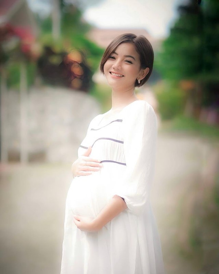 Potret Glenca Chysara Pamer Baby Bump Tuai Pujian